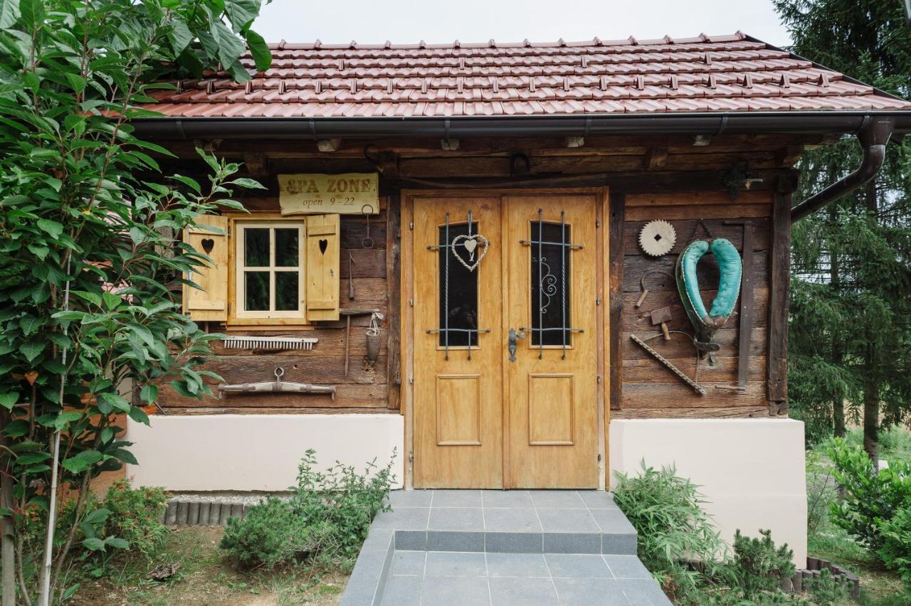 Traditional Houses Korana River Karlovac Exterior photo