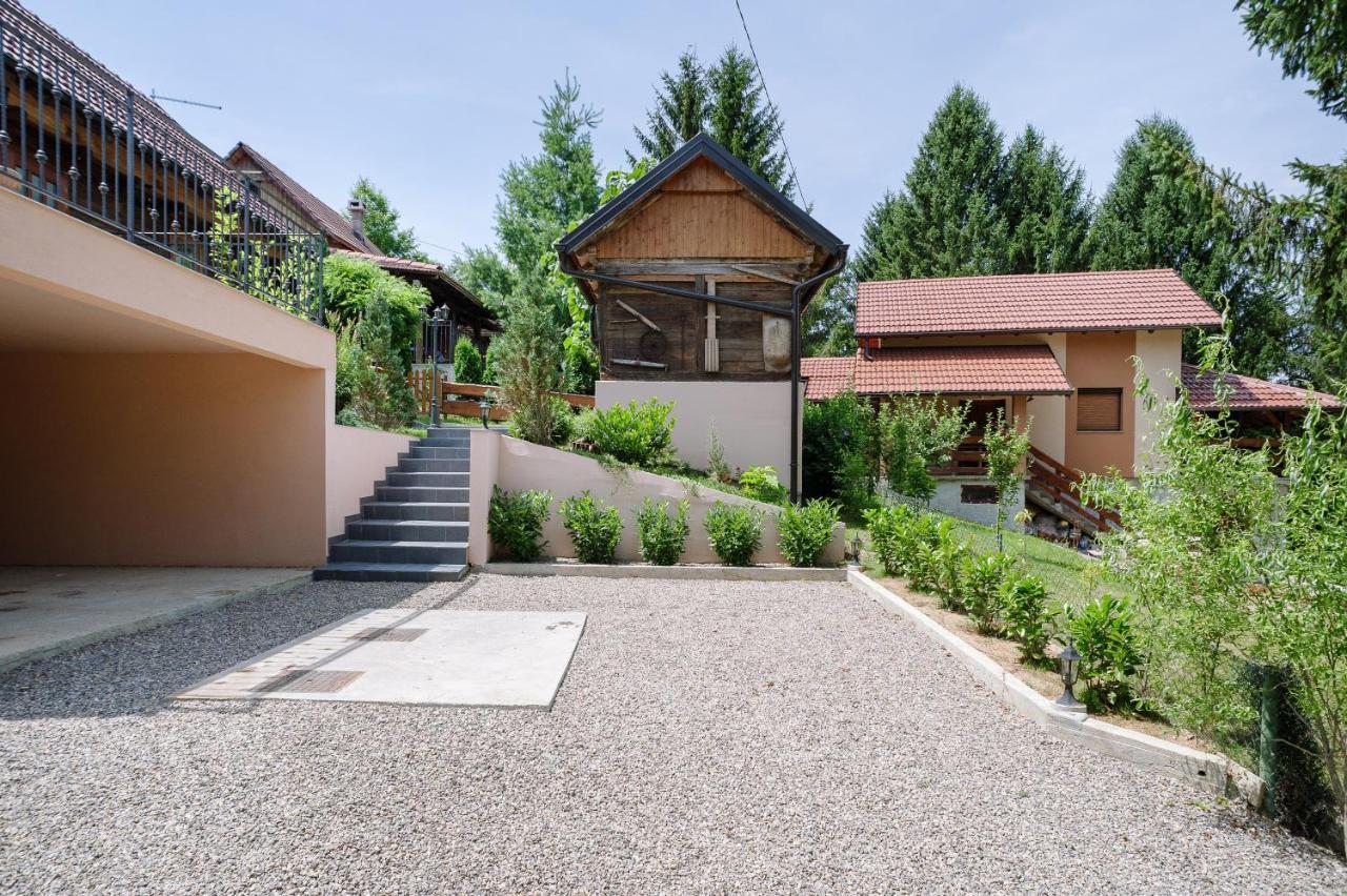 Traditional Houses Korana River Karlovac Exterior photo
